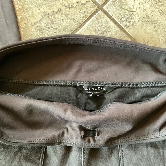 Athlete Headlands Hybrid high waisted leggings with size zipper pockets. - Picture 4 of 4